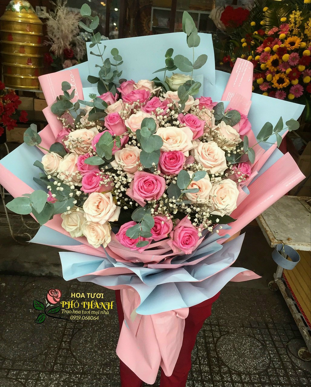 Bó hoa tặng người yêu đẹp lãng mạn tinh khôi sang trọng tạo cảm xúc bất ngờ, gửi tặng người yêu dấu tại Shop Hoa Tươi Phố Thành Rạch Giá Kiên Giang.