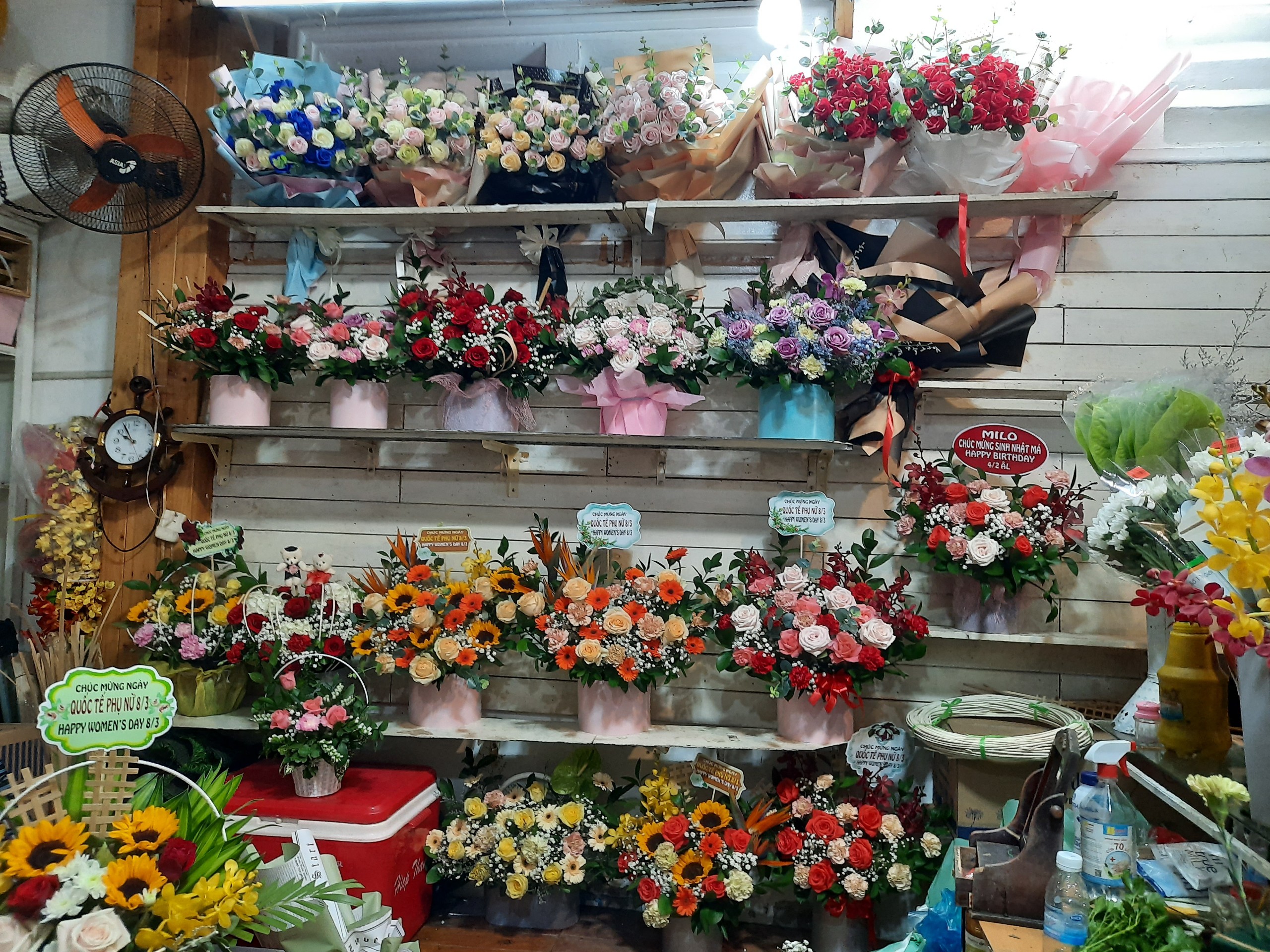 các giỏ hoa khai trương, hoa sinh nhật đẹp tại tiệm hoa tươi phố thành rạch giá kiên giang