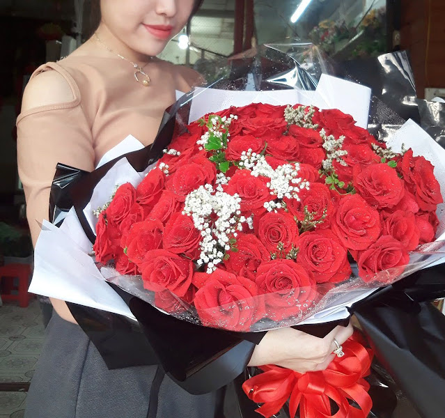 Mẫu bó hoa hồng đẹp tặng người yêu mang ý nghĩa tình yêu sâu sắc nồng nàn tại Hoa Tươi Phố Thành Rạch Giá Kiên Giang.