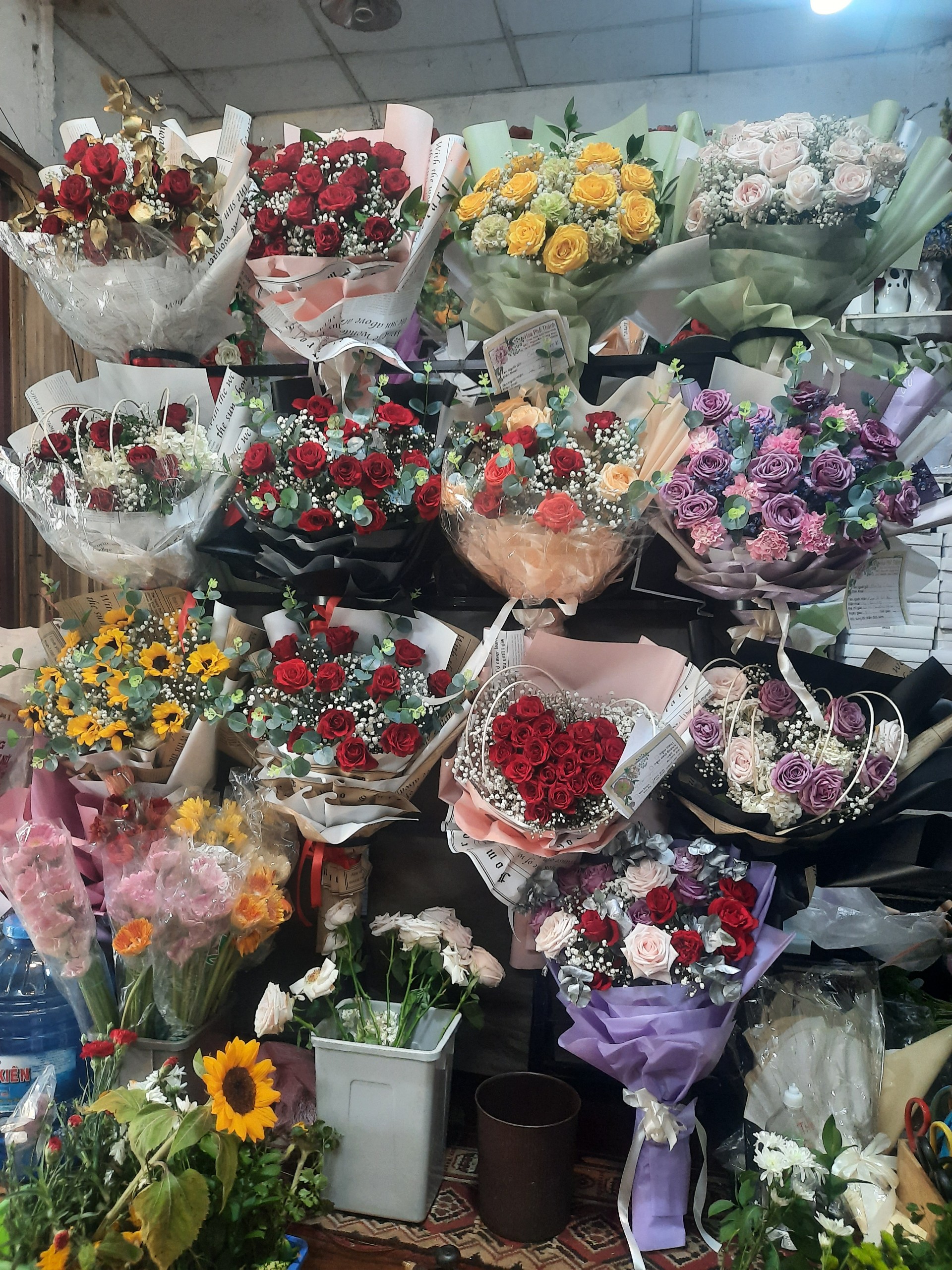 Các mẫu hoa bó đẹp tại gian hàng trưng bày tại shop Hoa tươi phố thành rạch giá kiên giang