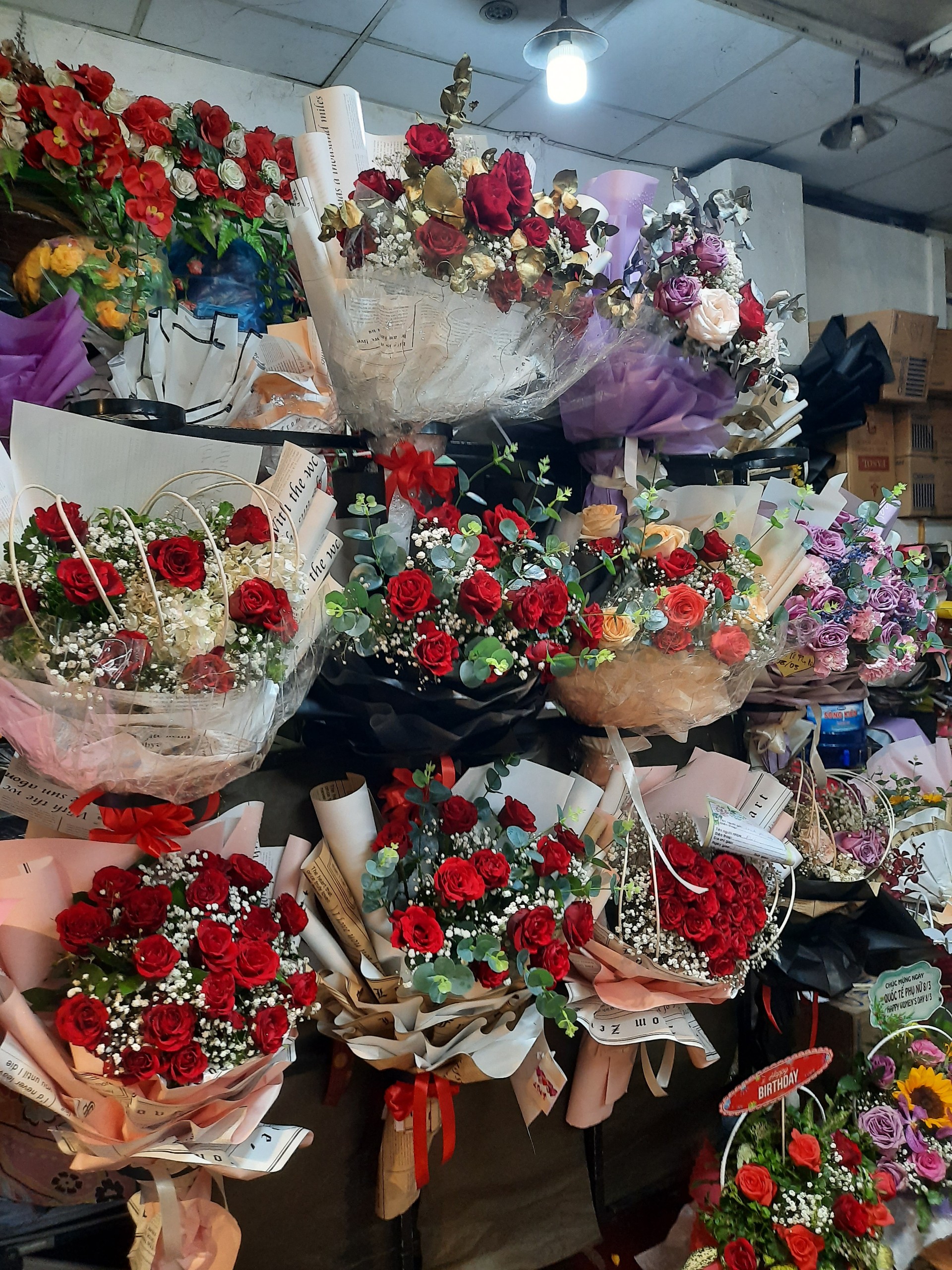 Mẫu hoa bó đẹp đa dạng luôn có sẵn tại shop hoa tươi phố thành rạch giá kiên giang