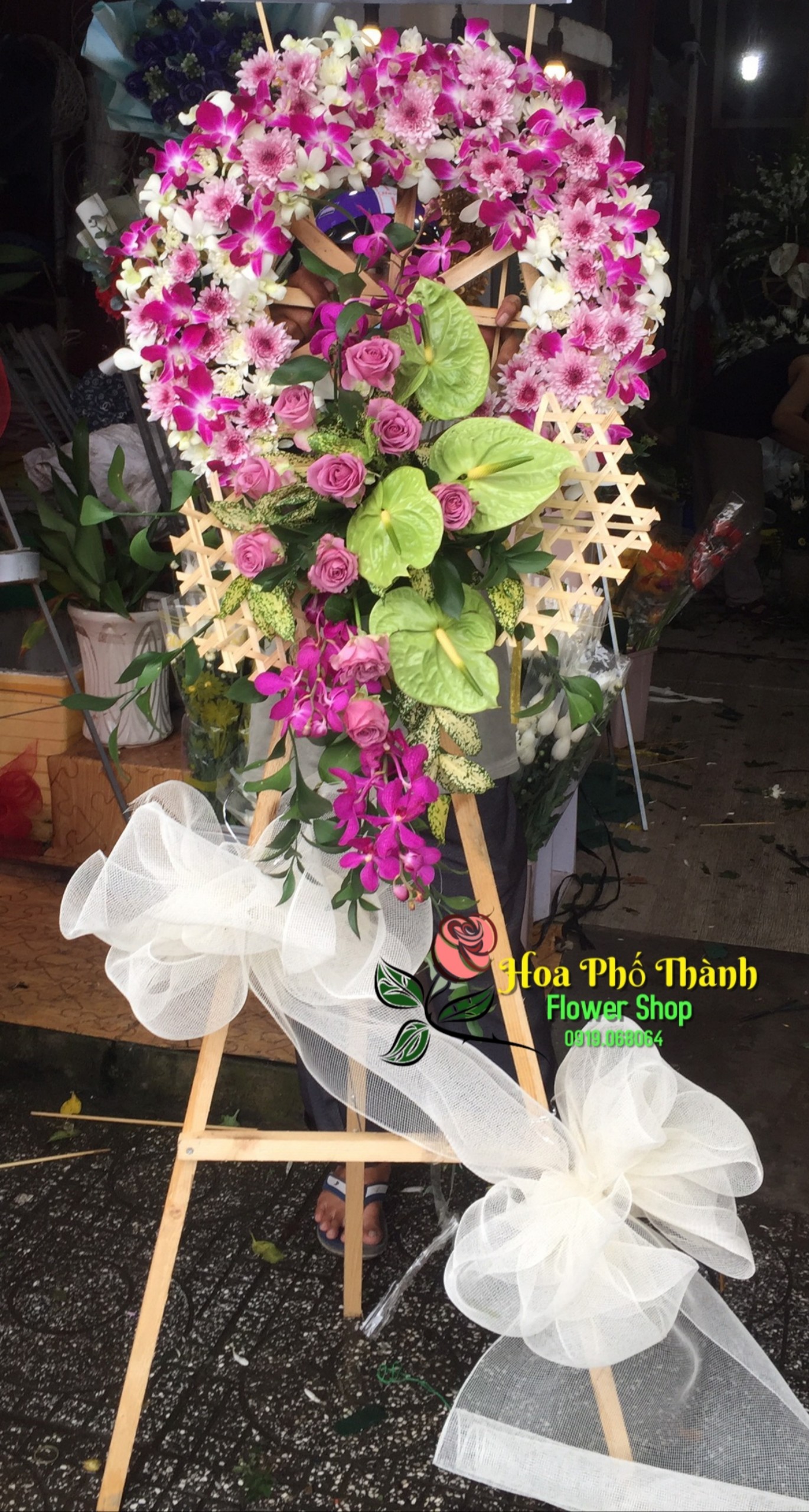 Mẫu hoa viếng đám tang đẹp và sang trọng thay bạn gửi điện hoa chia buồn tại Shop hoa tươi Phố Thành Rạch Giá Kiên Giang